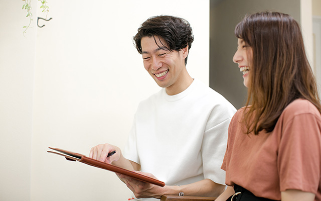 お客様の髪や頭皮のお悩みを丁寧にカウンセリングし、状態に合わせたご提案をします。